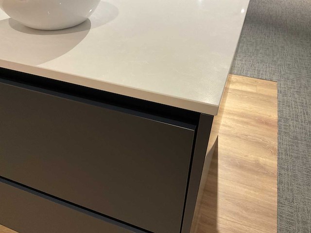 Mk blue ripasso eiland showroomkeuken met kastenwand - afbeelding 22 van  31
