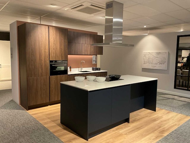 Mk blue ripasso eiland showroomkeuken met kastenwand - afbeelding 12 van  31