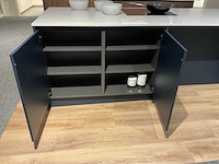 Mk blue ripasso eiland showroomkeuken met kastenwand - afbeelding 27 van  31