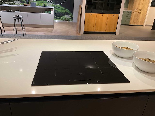 Mk blue ripasso eiland showroomkeuken met kastenwand - afbeelding 31 van  31