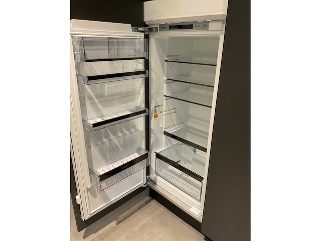 Mk carbon eiland showroomkeuken met coffeecorner en kastenwand - afbeelding 11 van  51