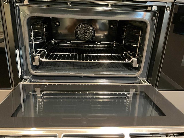 Mk carbon eiland showroomkeuken met coffeecorner en kastenwand - afbeelding 21 van  51