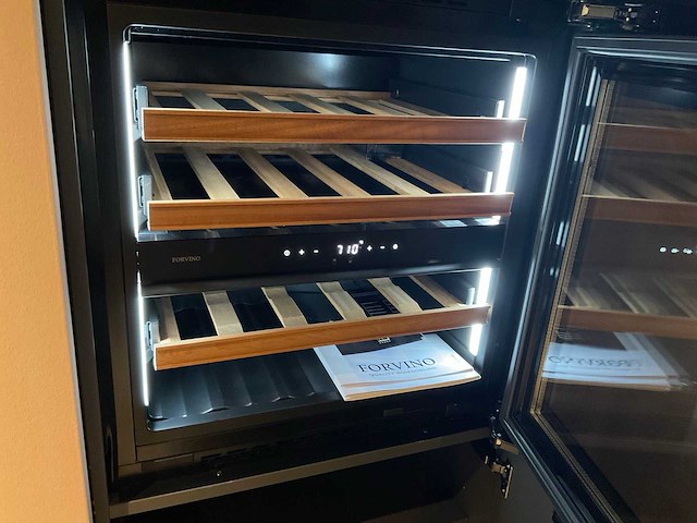 Mk carbon eiland showroomkeuken met coffeecorner en kastenwand - afbeelding 35 van  51