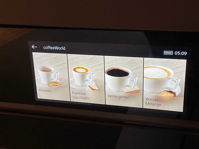 Mk carbon eiland showroomkeuken met coffeecorner en kastenwand - afbeelding 41 van  51