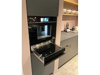 Mk carbon eiland showroomkeuken met coffeecorner en kastenwand - afbeelding 42 van  51
