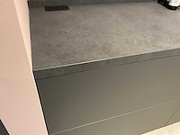 Mk carbon eiland showroomkeuken met coffeecorner en kastenwand - afbeelding 43 van  51