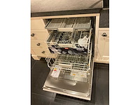 Mk classic eiland showroomkeuken met wandopstelling en inductiefornuis - afbeelding 4 van  41