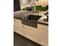 Mk classic eiland showroomkeuken met wandopstelling en inductiefornuis - afbeelding 7 van  41