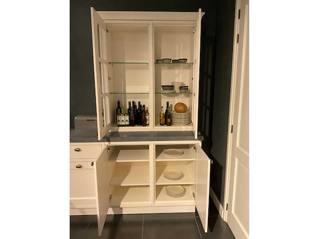 Mk classic eiland showroomkeuken met wandopstelling en inductiefornuis - afbeelding 11 van  41