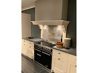 Mk classic eiland showroomkeuken met wandopstelling en inductiefornuis - afbeelding 14 van  41