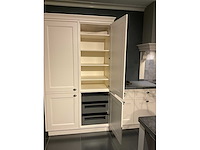 Mk classic eiland showroomkeuken met wandopstelling en inductiefornuis - afbeelding 28 van  41
