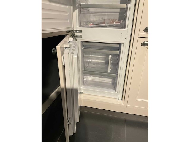 Mk classic eiland showroomkeuken met wandopstelling en inductiefornuis - afbeelding 32 van  41