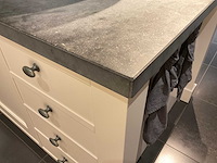 Mk classic eiland showroomkeuken met wandopstelling en inductiefornuis - afbeelding 33 van  41