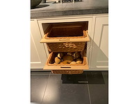 Mk classic eiland showroomkeuken met wandopstelling en inductiefornuis - afbeelding 39 van  41