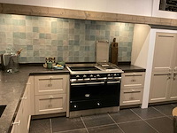 Mk ergona hoekopgestelde showroomkeuken met inbouwkastenwand - afbeelding 18 van  24