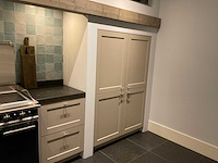 Mk ergona hoekopgestelde showroomkeuken met inbouwkastenwand - afbeelding 19 van  24