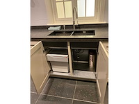 Mk ergona hoekopgestelde showroomkeuken met inbouwkastenwand - afbeelding 22 van  24