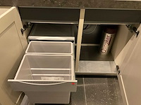 Mk ergona hoekopgestelde showroomkeuken met inbouwkastenwand - afbeelding 23 van  24