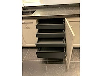 Mk ergona hoekopgestelde showroomkeuken met inbouwkastenwand - afbeelding 24 van  24