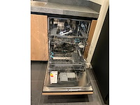 Mk memory hoekopgestelde showroomkeuken met kastenwand - afbeelding 2 van  31