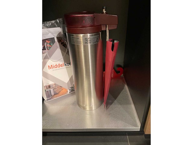 Mk memory hoekopgestelde showroomkeuken met kastenwand - afbeelding 5 van  31