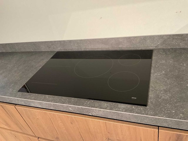 Mk memory hoekopgestelde showroomkeuken met kastenwand - afbeelding 6 van  31