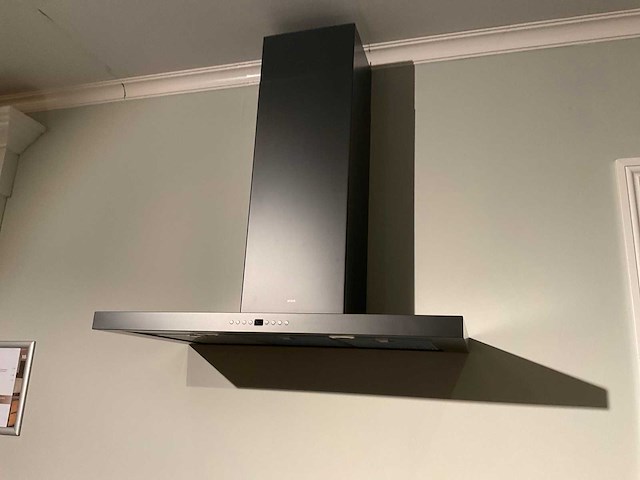 Mk memory hoekopgestelde showroomkeuken met kastenwand - afbeelding 7 van  31