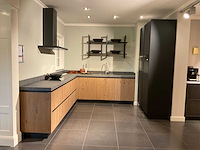 Mk memory hoekopgestelde showroomkeuken met kastenwand - afbeelding 1 van  31