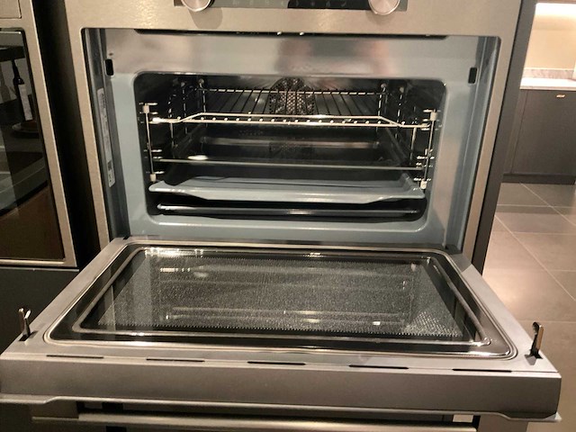 Mk memory hoekopgestelde showroomkeuken met kastenwand - afbeelding 14 van  31