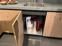 Mk memory hoekopgestelde showroomkeuken met kastenwand - afbeelding 31 van  31