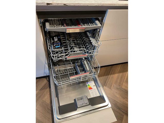 Mk natural beach eiland showroom keuken met kastenwand en coffeecorner - afbeelding 2 van  32