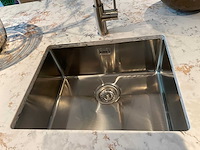 Mk natural beach eiland showroom keuken met kastenwand en coffeecorner - afbeelding 5 van  32