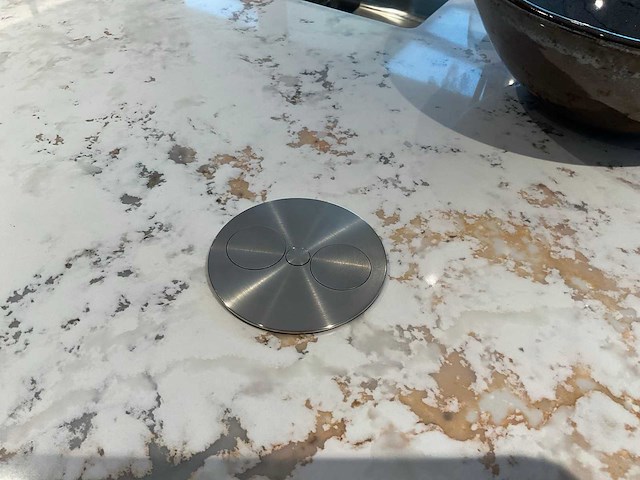 Mk natural beach eiland showroom keuken met kastenwand en coffeecorner - afbeelding 7 van  32