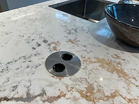 Mk natural beach eiland showroom keuken met kastenwand en coffeecorner - afbeelding 8 van  32