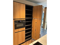 Mk natural beach eiland showroom keuken met kastenwand en coffeecorner - afbeelding 10 van  32