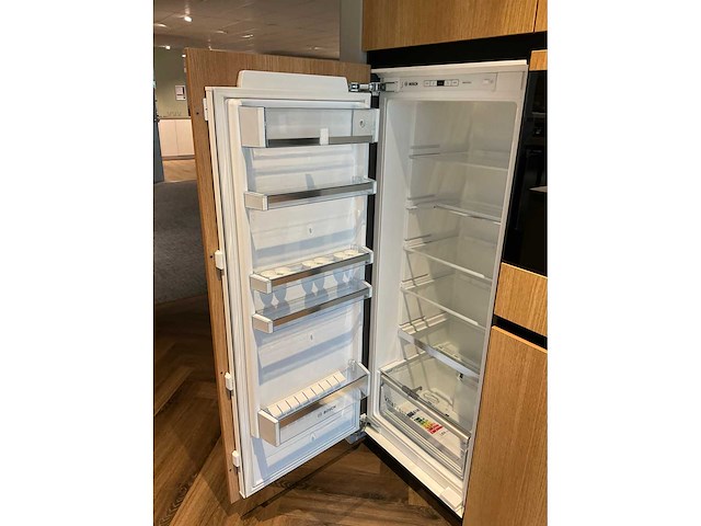 Mk natural beach eiland showroom keuken met kastenwand en coffeecorner - afbeelding 14 van  32