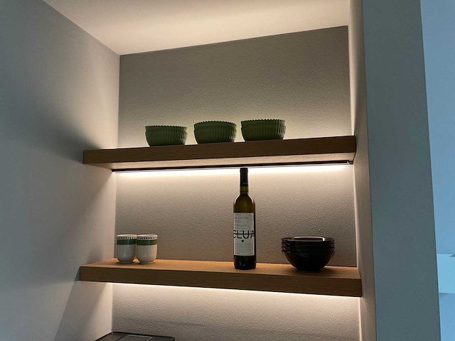 Mk natural beach eiland showroom keuken met kastenwand en coffeecorner - afbeelding 20 van  32