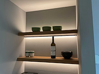 Mk natural beach eiland showroom keuken met kastenwand en coffeecorner - afbeelding 20 van  32