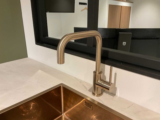 Mk olijf hoekopgestelde showroomkeuken - afbeelding 2 van  26