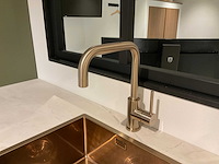 Mk olijf hoekopgestelde showroomkeuken - afbeelding 2 van  26