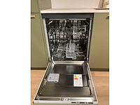 Mk olijf hoekopgestelde showroomkeuken - afbeelding 15 van  26