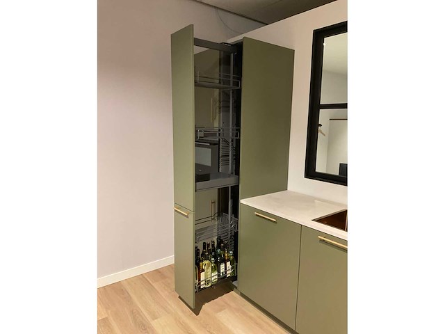 Mk olijf hoekopgestelde showroomkeuken - afbeelding 24 van  26