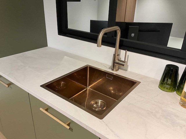 Mk olijf hoekopgestelde showroomkeuken - afbeelding 26 van  26