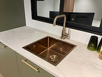 Mk olijf hoekopgestelde showroomkeuken - afbeelding 26 van  26