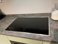 Mk saliegroen hoekopgestelde showroomkeuken - afbeelding 2 van  21