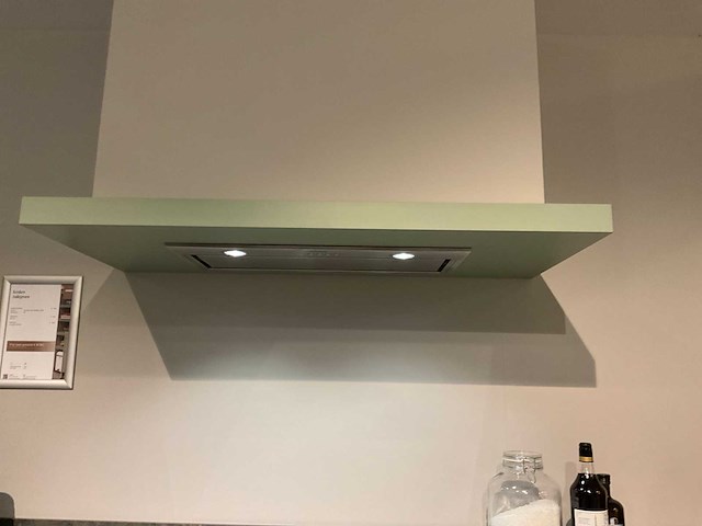 Mk saliegroen hoekopgestelde showroomkeuken - afbeelding 3 van  21