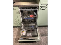 Mk saliegroen hoekopgestelde showroomkeuken - afbeelding 9 van  21