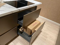 Mk titane eiland showroomkeuken met kastenwand en buffetkast - afbeelding 4 van  38