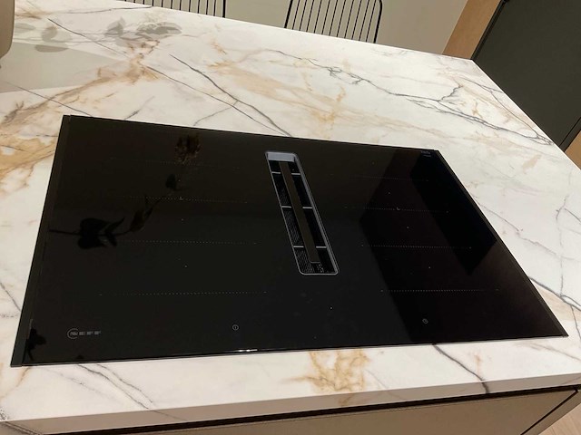 Mk titane eiland showroomkeuken met kastenwand en buffetkast - afbeelding 8 van  38