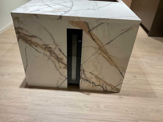 Mk titane eiland showroomkeuken met kastenwand en buffetkast - afbeelding 9 van  38